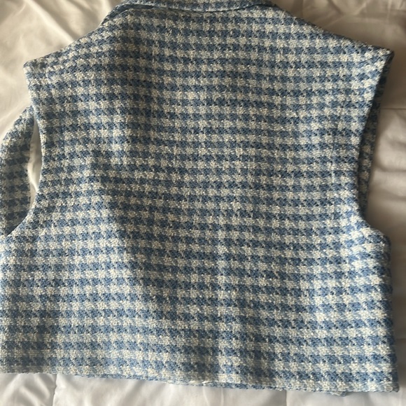 Textured shorts and vest - Picture 6 of 6